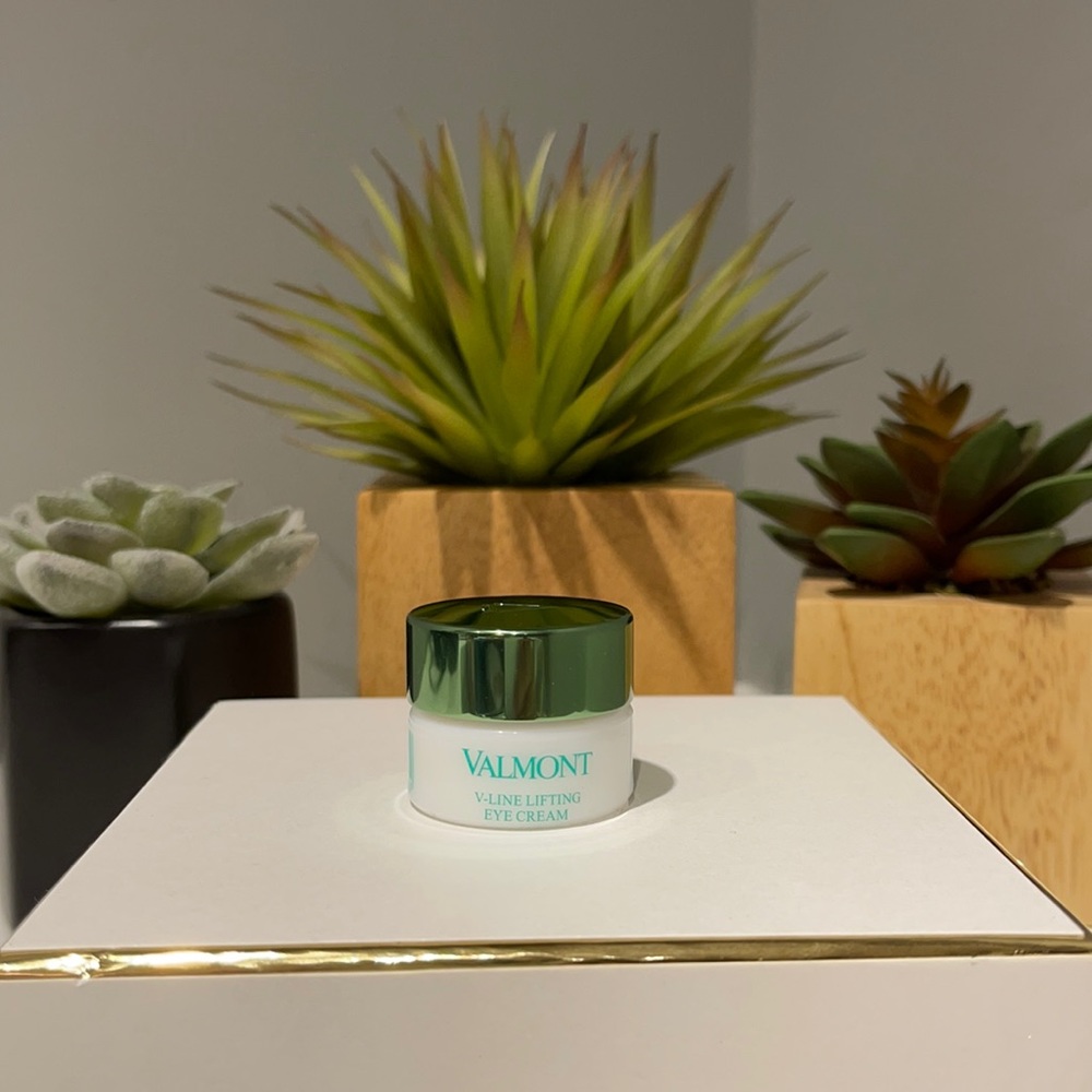 V-Line Lifting Eye Cream